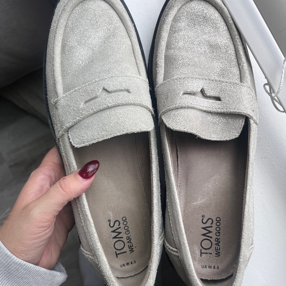 TOMS Women's Light Gray Loafers